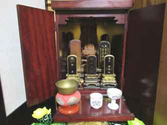 多くの位牌をまとめる